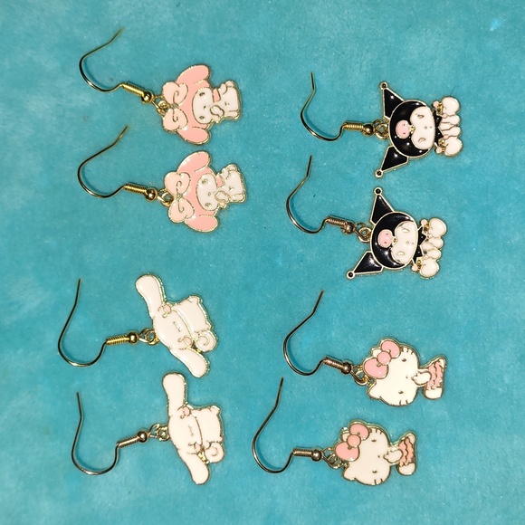 4 Pairs Hello Kitty & Friends Mix & Match Earrings - Picture 1 of 11